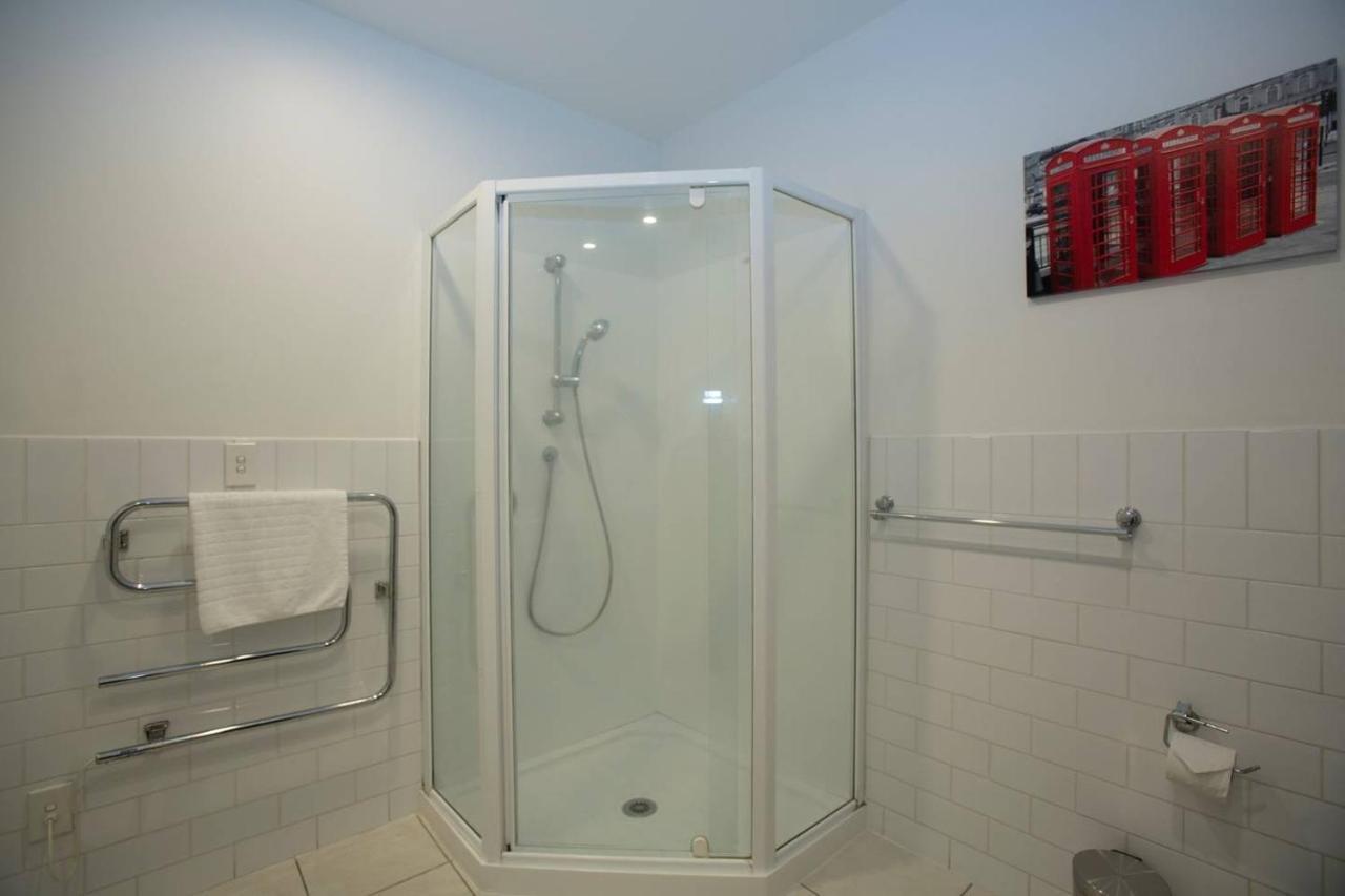 Gorgeous Five Bed In City! * Auckland