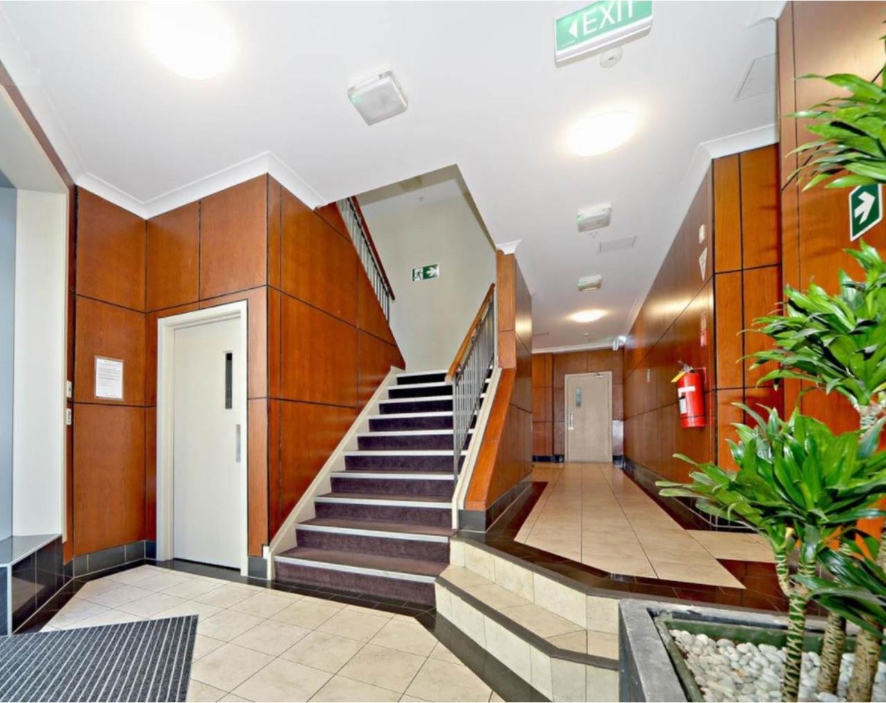 Apartment Center Furnished Auckland