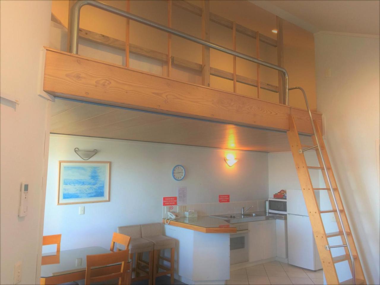 Bucklands Waterfront Motel 3*