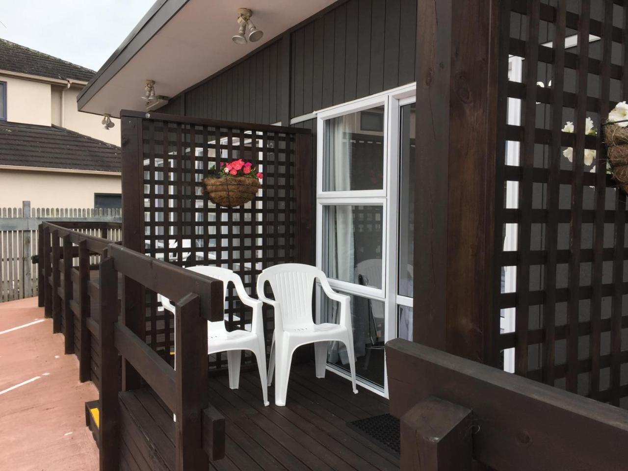 Bucklands Waterfront 3*