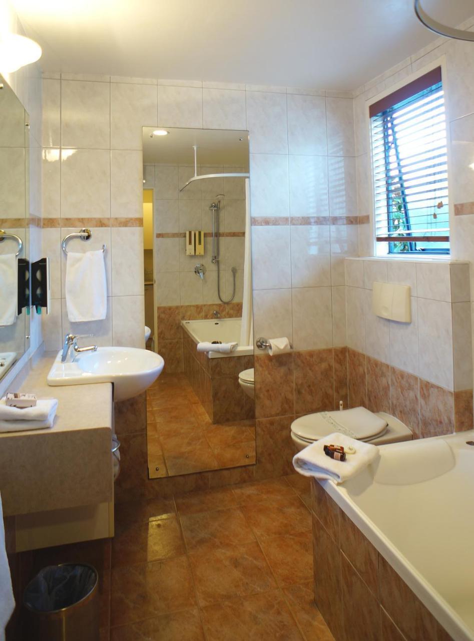 Cornwall Park Motor 4*