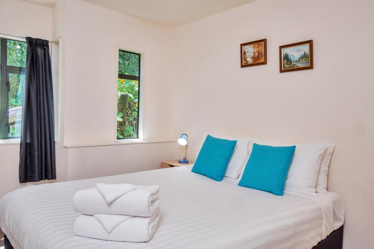 Holiday home Ponsonby Gardens With Deck And Parking *