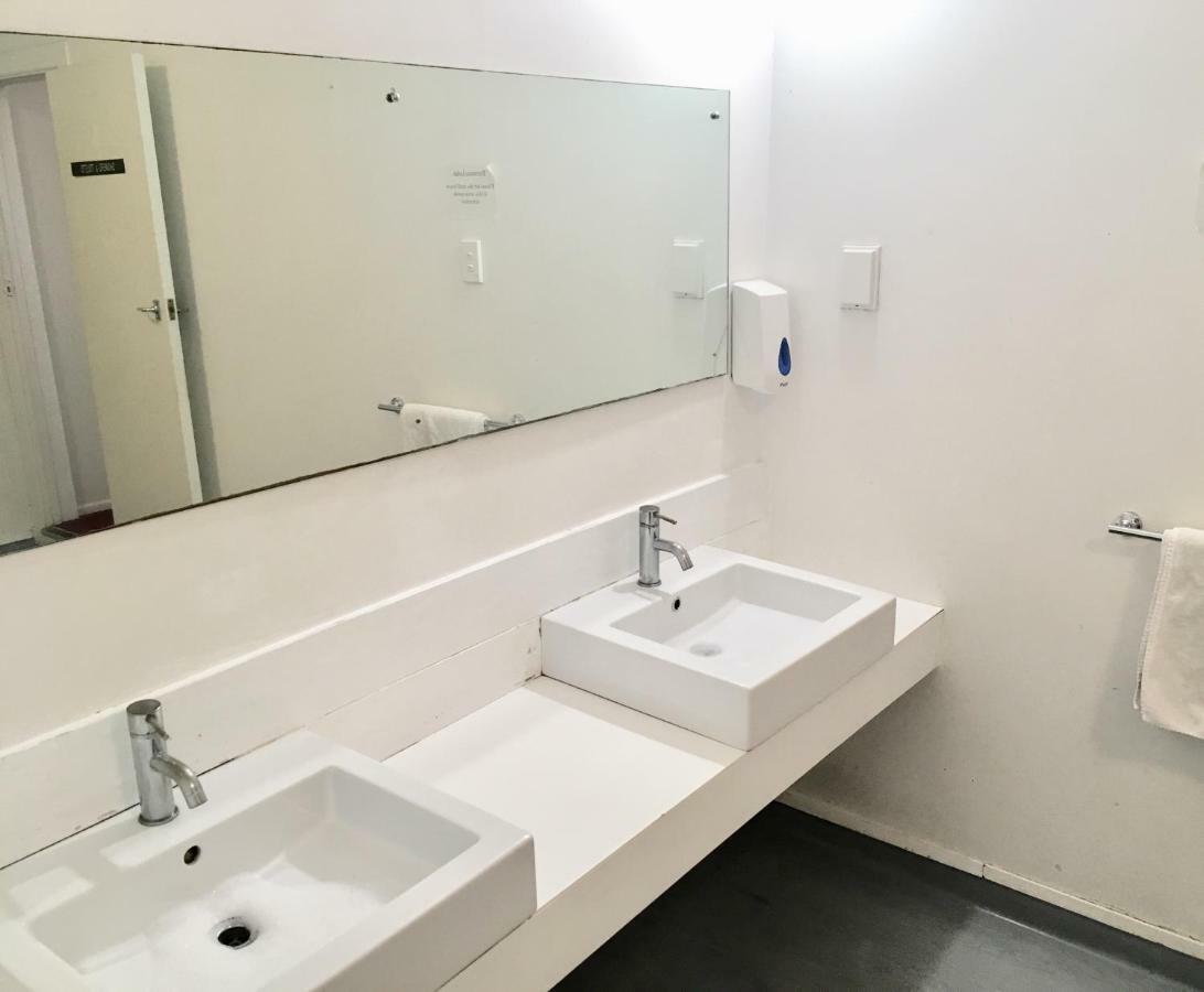 Freemans Backpackers Hostel *