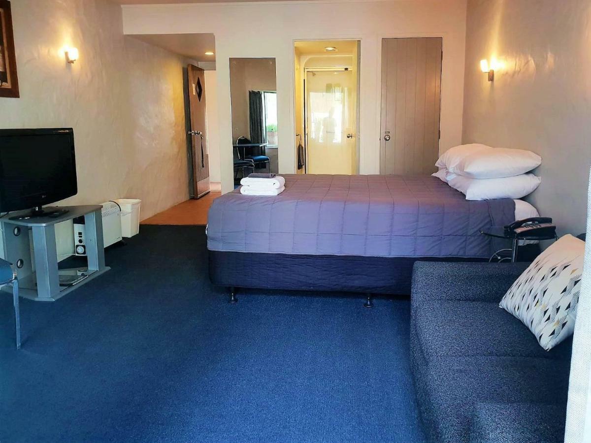 Parklane Motor 4*