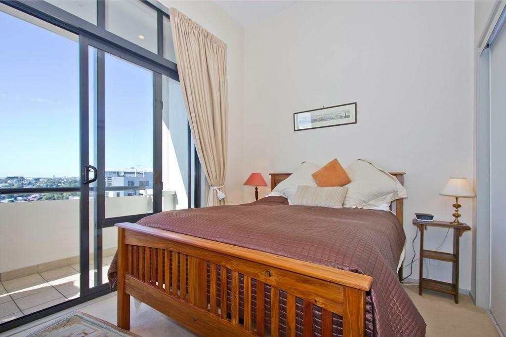 Qv Penthouse In The Connaught - 987 Apartment *