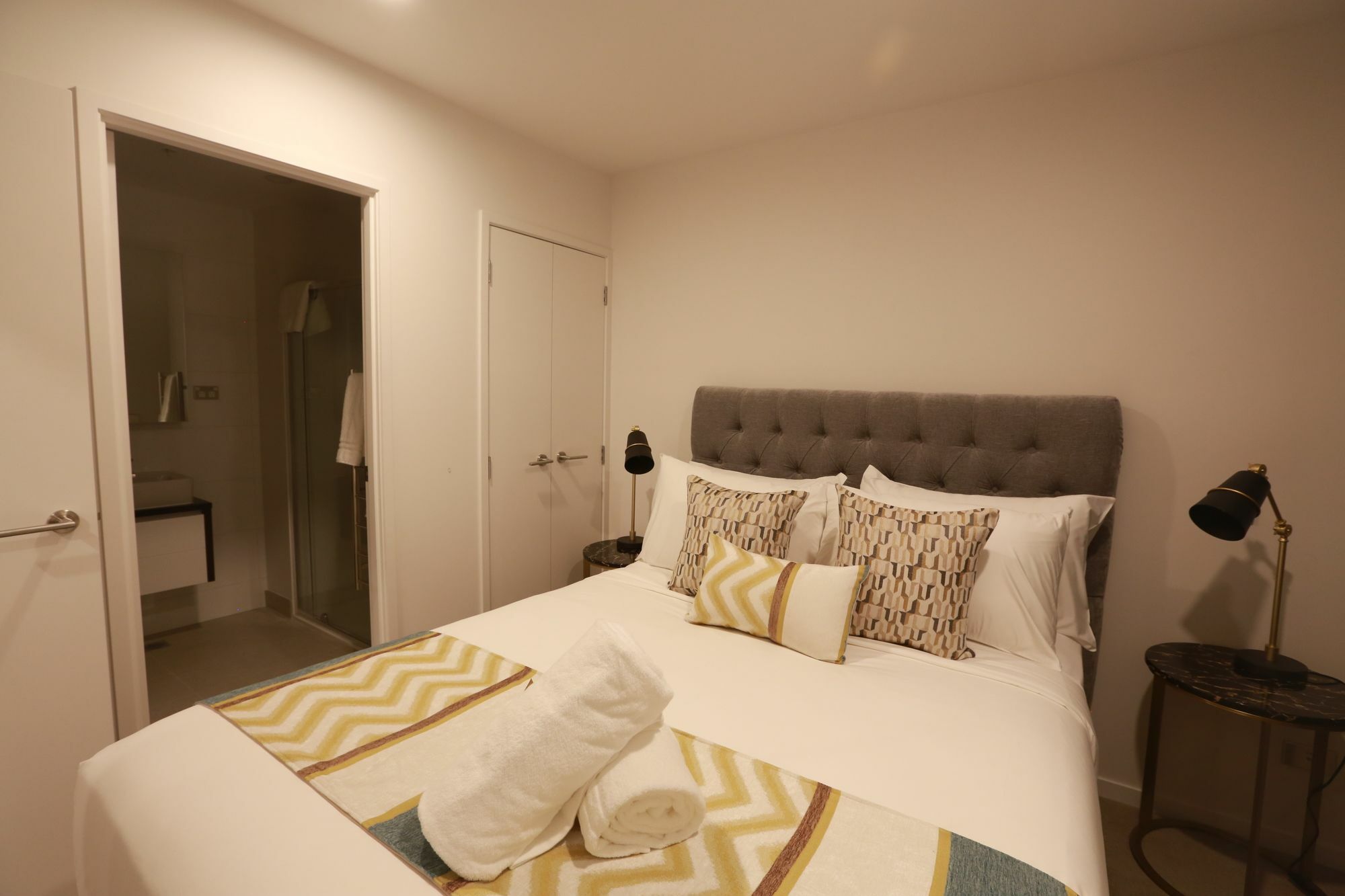 Everest Serviced On 4* Auckland
