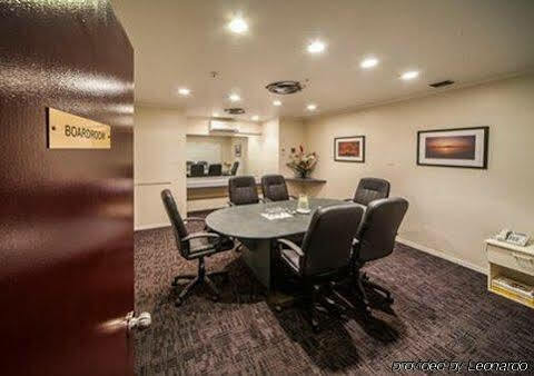Econo Hotel 3*