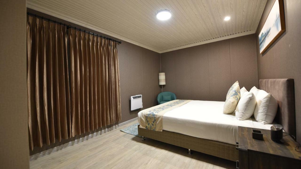 Motel Regal Residency 4*