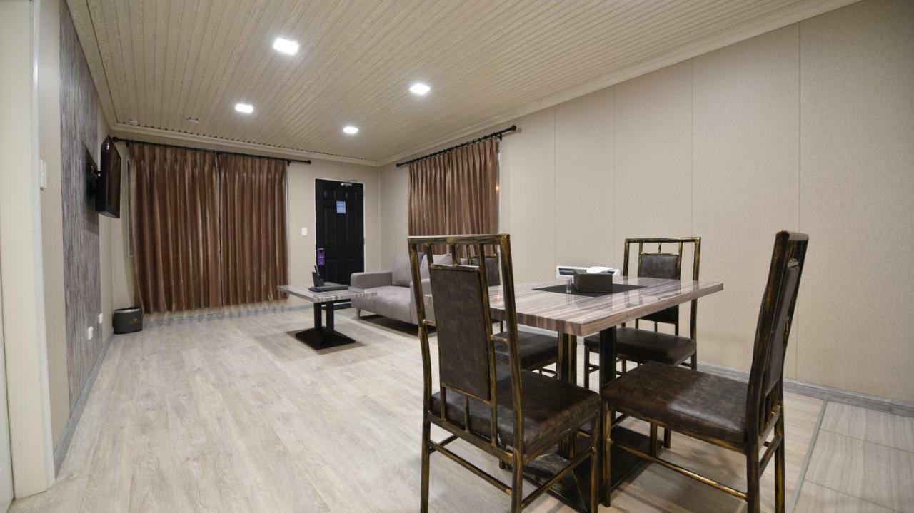 Motel Regal Residency 4*