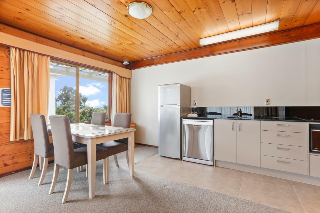 Hotel Waitakere & Auckland