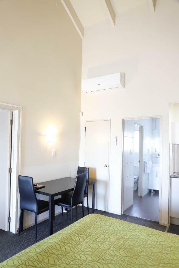 Motel Airport Manor 3*