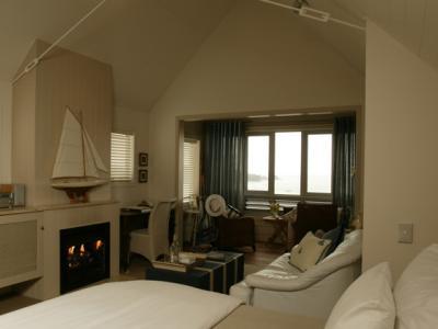 The Boatshed Seaside Boutique Hotel
