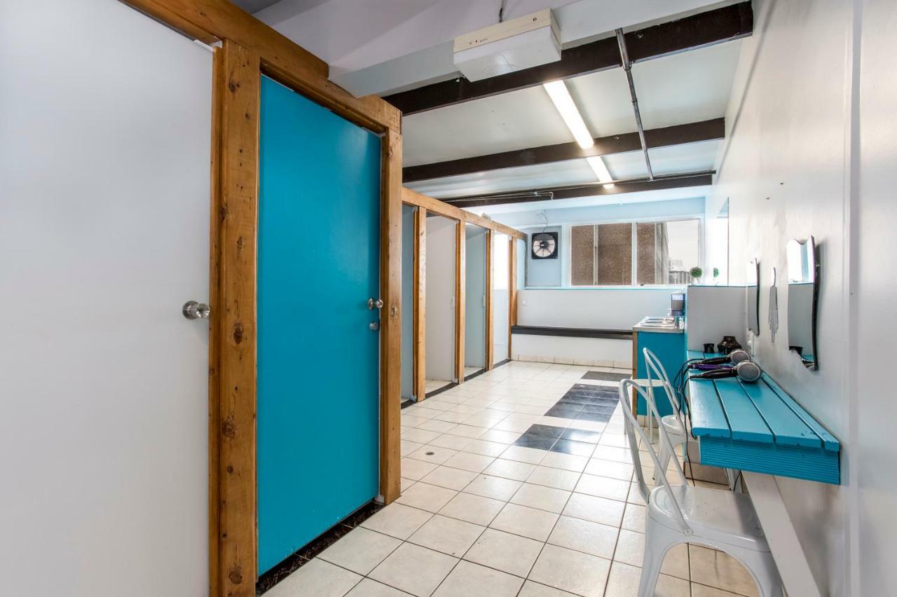 Attic Backpackers * Auckland