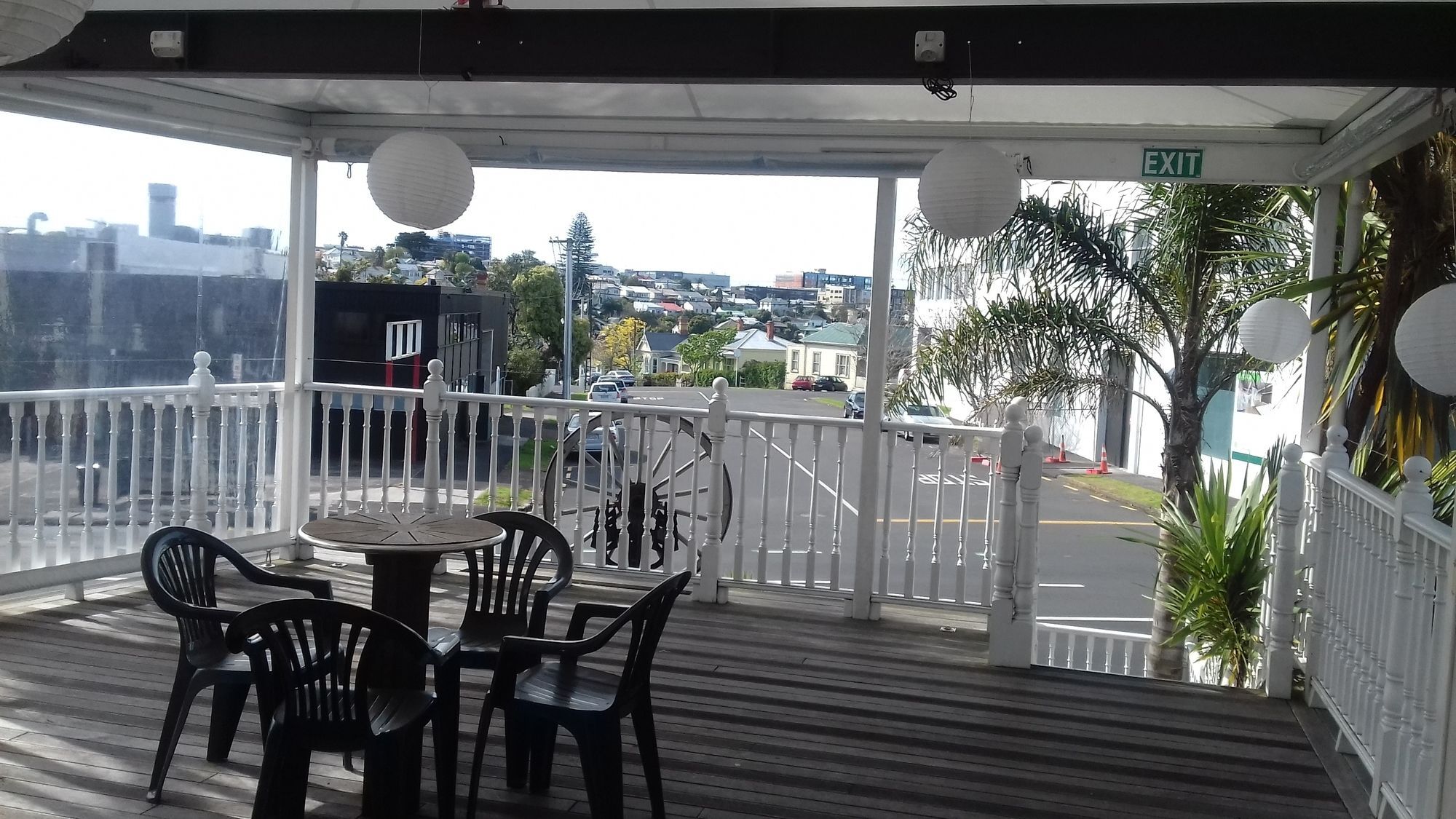 Hotel Shooters Saloon & Auckland