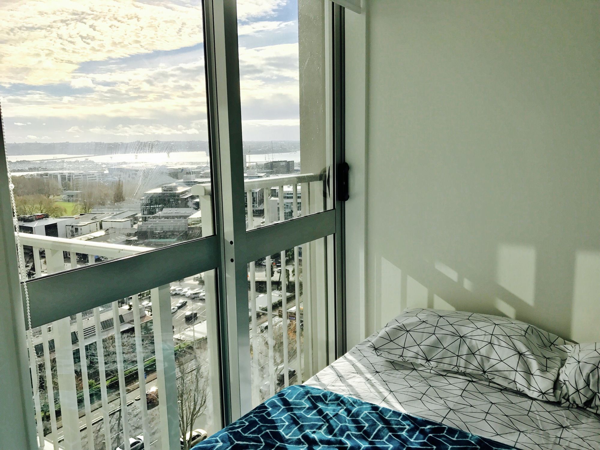 Cosy Two Bedroom High Rise *