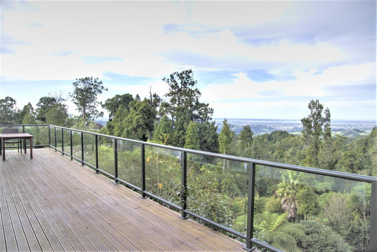 Hotel Waitakere & Auckland