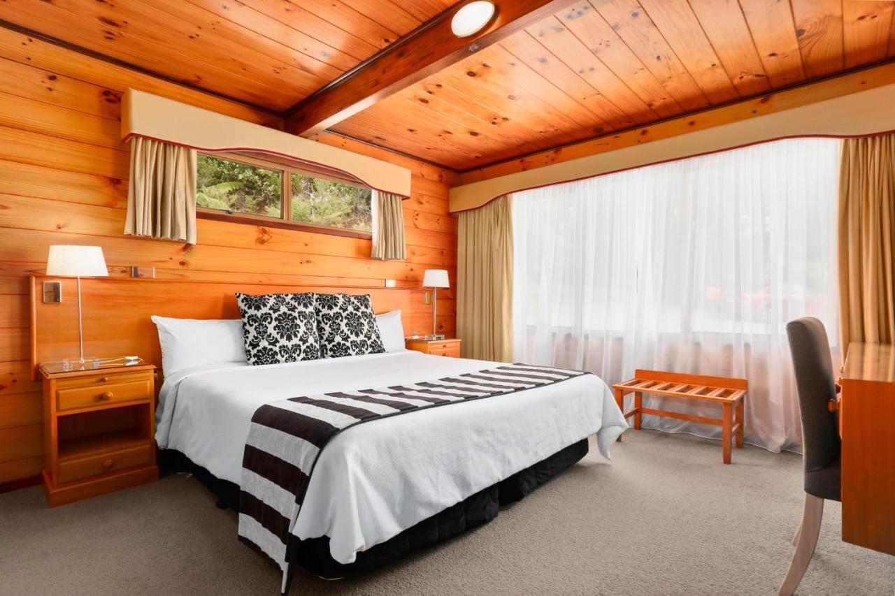 Waitakere & Hotel 4*
