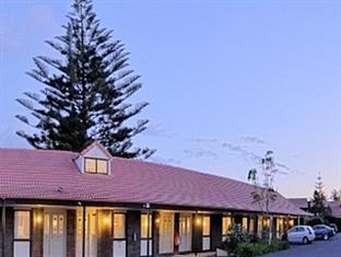 Airport Manor 3*