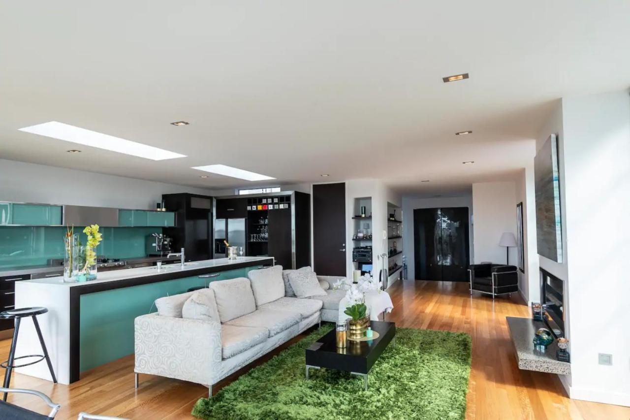 Designer 3 Bedroom With Harbour Views * Auckland