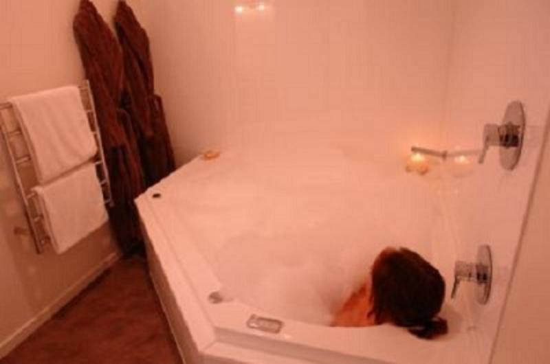 Newmarket Motel 4*