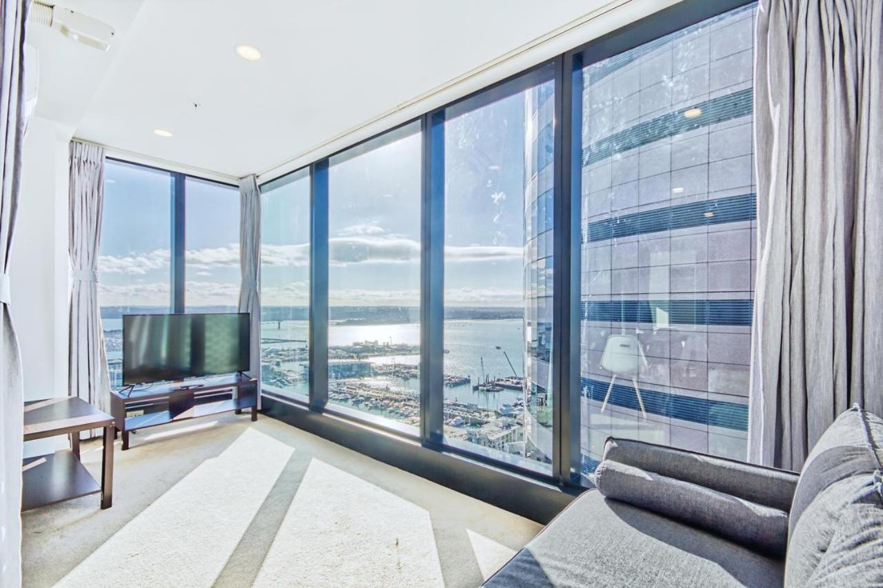 Seaview Penthouse With Free Parking