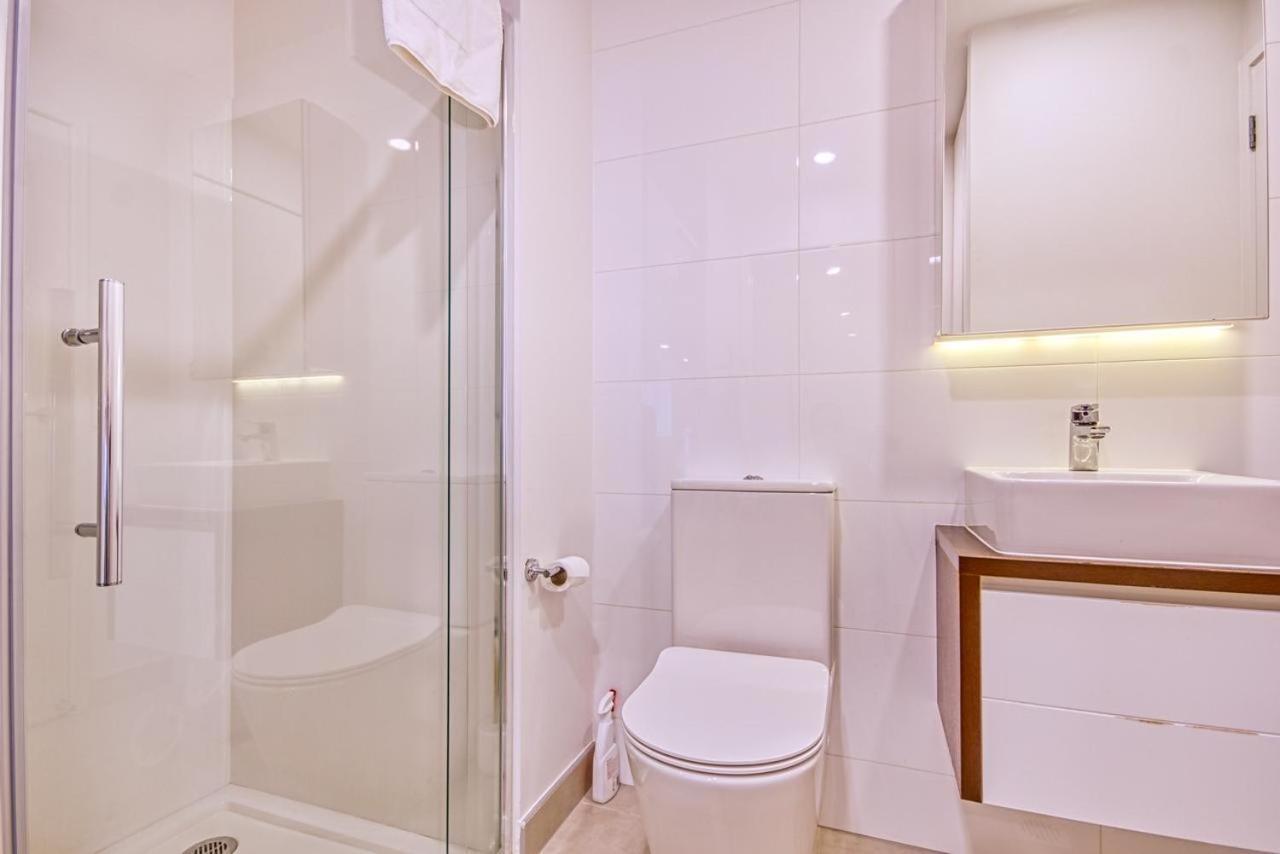 Seaview Penthouse With Free Parking *