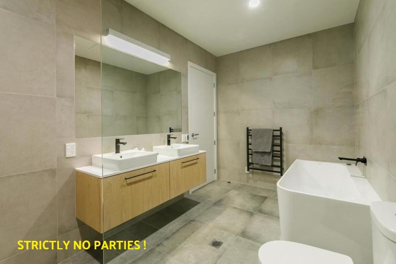 Acrossia Apartment