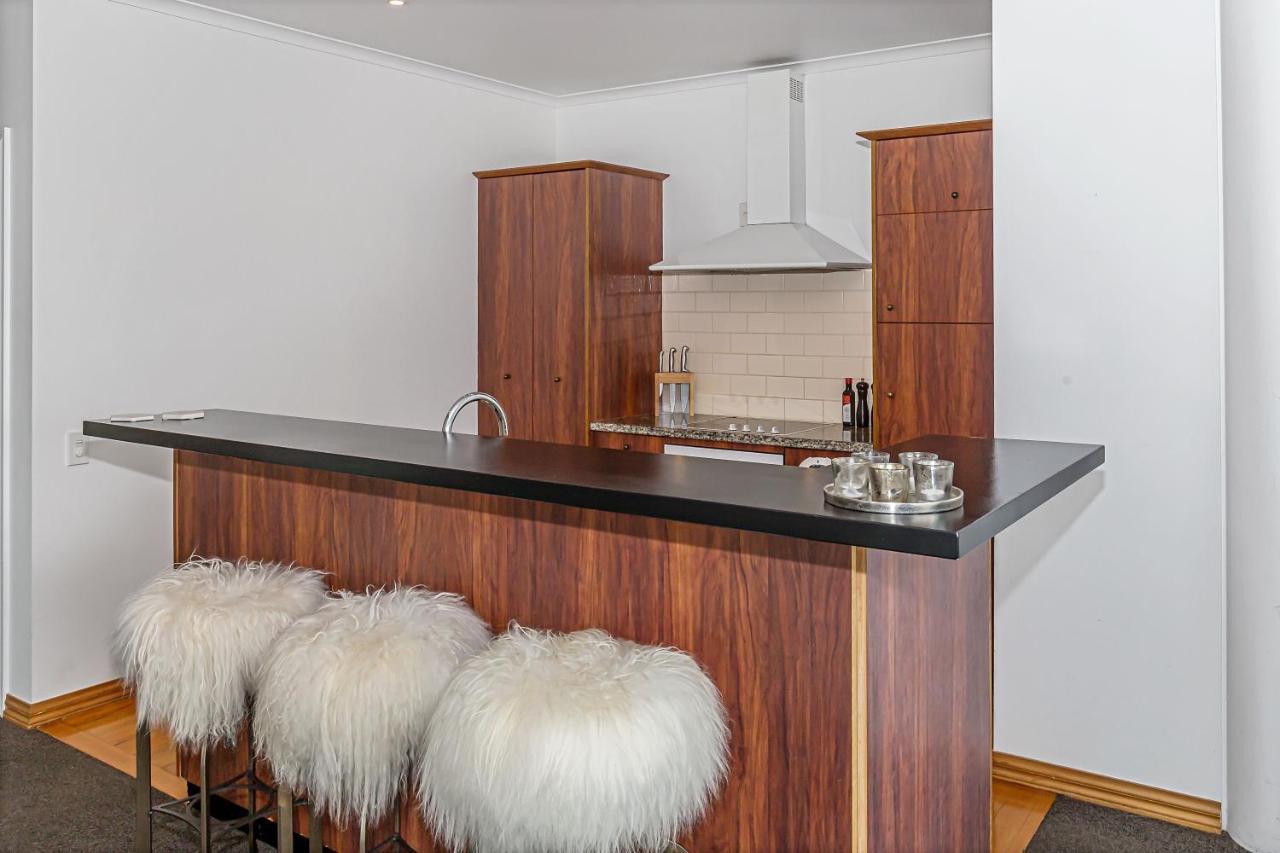 Princes Wharf 2br Sub-penthouse *