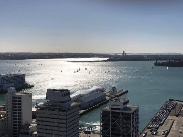 Apartment 2 Bedroom Unit. Fabulous City/harbour Views Lvl 28 *