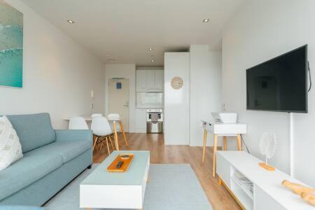 2 Bedroom Unit. Fabulous City/harbour Views Lvl 28 Apartment *