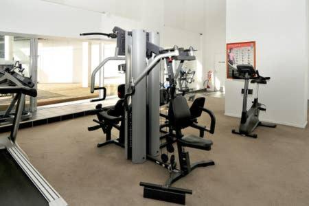 2 Bedroom Unit. Fabulous City/harbour Views Lvl 28 *