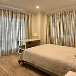 Flat Bush Private Ensuite