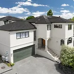 Spa, Movies, Pool Table, Table Tennis In Ellerslie!