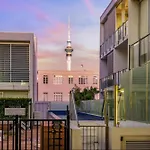 Luxury 2 Bed2Bath Penthouse Free Secure Carpark