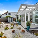 Escape To Kohi Cottage - Your Beachside Haven