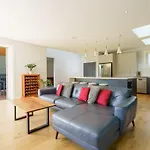 Executive Home In Mt Eden