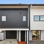 Independent Bathroom, Free Carpark 10C-4