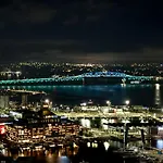 Gorgeous Seaview 2 Bedroom Apartment In Auckland Cbd