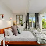Santorini Inspired-Overlooking Okahu Bay