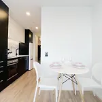 Stylish & Cozy 1 Bedroom Penthouse Apartment In Cbd Near Skytower- Pool Gym Sauna