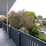 3-Bedroom 2-Bathroom Bright & Sunny Family Home