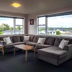 3-Bedroom 2-Bathroom Bright & Sunny Family Home