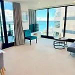Gorgeous Seaview And Harbour View 2 Bedroom Apartment