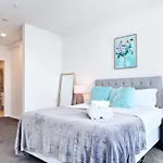 Free Parking Spacious 2Br Apt Walk To Sky Tower