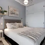 Spacious Newly Renovated Princes Wharf 1Br