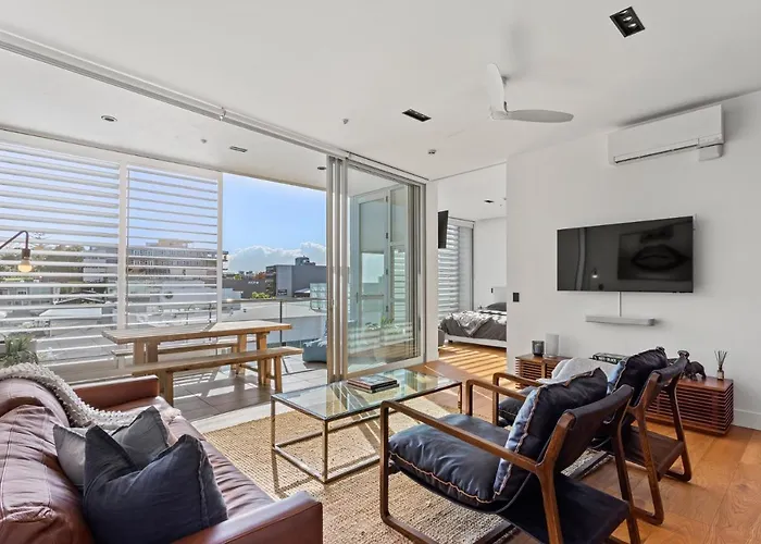 Luxury 2 Bed2Bath Penthouse Free Secure Carpark