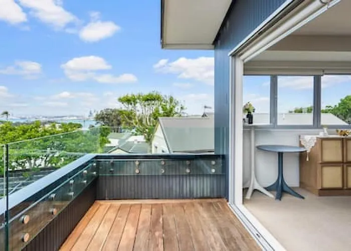 Coastal Getaway With Seaview And Deck