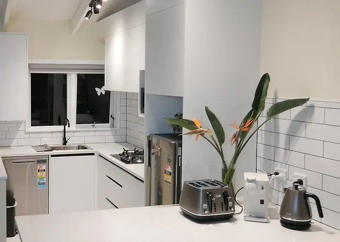 Takapuna Centre 3B Plus Netflix