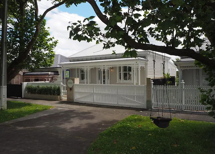Grey Lynn Villa With Sky Tower View