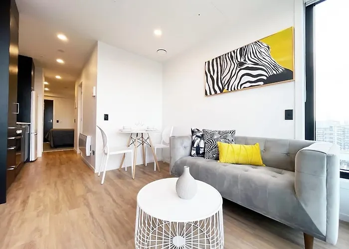 Stylish & Cozy 1 Bedroom Penthouse Apartment In Cbd Near Skytower- Pool Gym Sauna